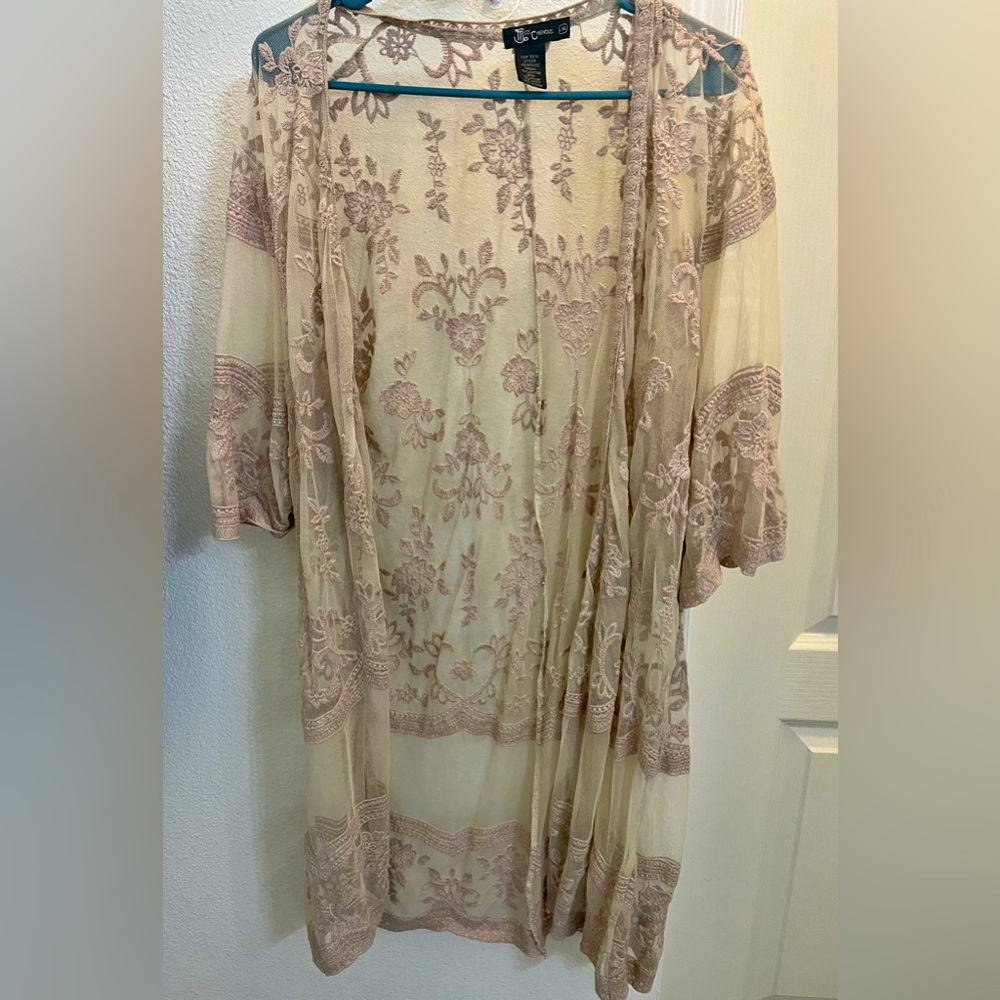 Lace cardigan with flower detail
